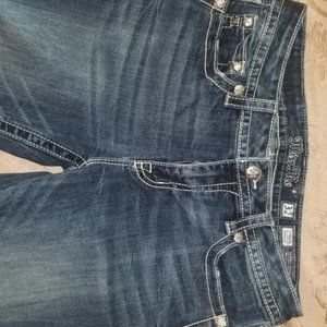 Miss Me bermudas Size 32. Gently worn, No stains